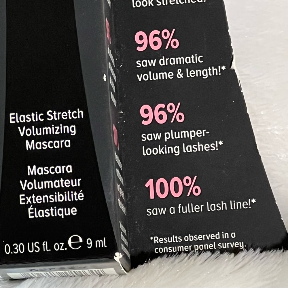 IT Superhero Elastic Stretch Volumizing Mascara - Color: Super Black. - Picture 2 of 7